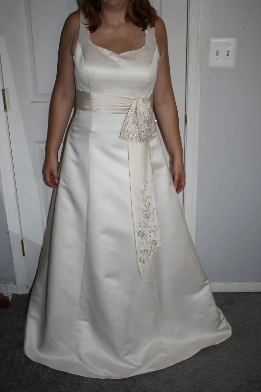 Other Venus Gown 6625-19 Ivory and Demigold Chic unclassified dresses